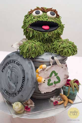 Oscar-Recycles-Cake