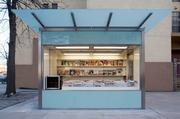 ニューヨークの通りにある、家具のような建造物たち