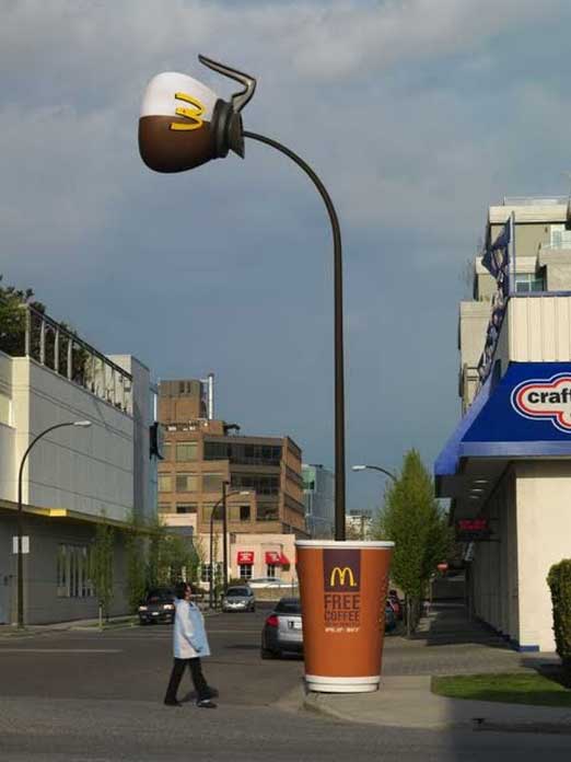 街灯を広告にしてしまうマックカフェ